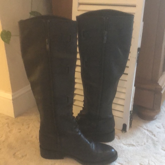 Black boots - Picture 4 of 8